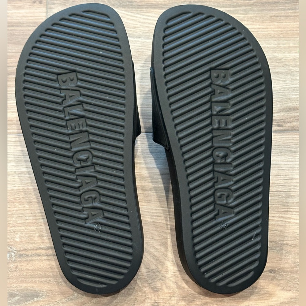 Balenciaga Pool Slides with Glow in the Dark Logo - Picture 4 of 6